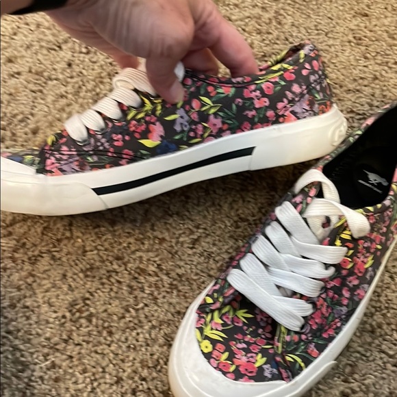 Rocket Dog Floral Black Sneakers - Picture 5 of 10